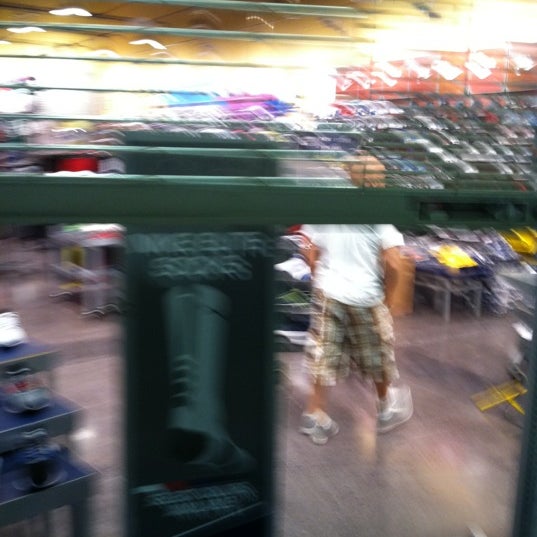 รูปภาพถ่ายที่ Sangertown Square Mall โดย DBDW เมื่อ 5/24/2012