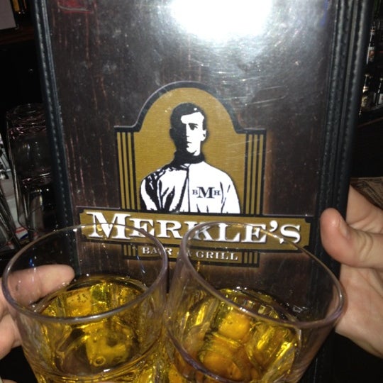 Foto tirada no(a) Merkle&#39;s Bar &amp; Grill por Mark Z. em 4/14/2012