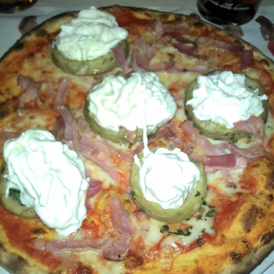 Photo taken at Pizzeria La Pace by Damiano G. on 7/21/2012