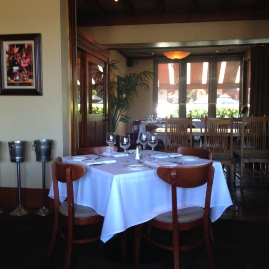 รูปภาพถ่ายที่ Hurley&#39;s Restaurant โดย Yeng เมื่อ 4/21/2012