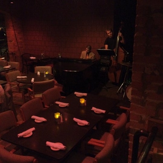 Foto tirada no(a) The Earle Restaurant por Brian W. em 4/28/2012