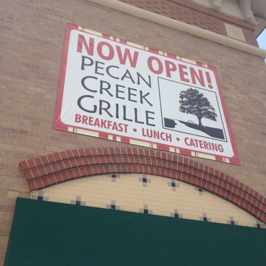 รูปภาพถ่ายที่ Pecan Creek Grille โดย Adam L. เมื่อ 6/11/2012