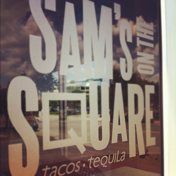 Foto scattata a Sam&#39;s On The Square da Tiffany S. il 6/21/2012
