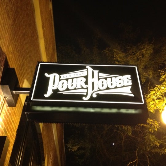 8/26/2012にKarinがOld Town Pour House - Chicagoで撮った写真
