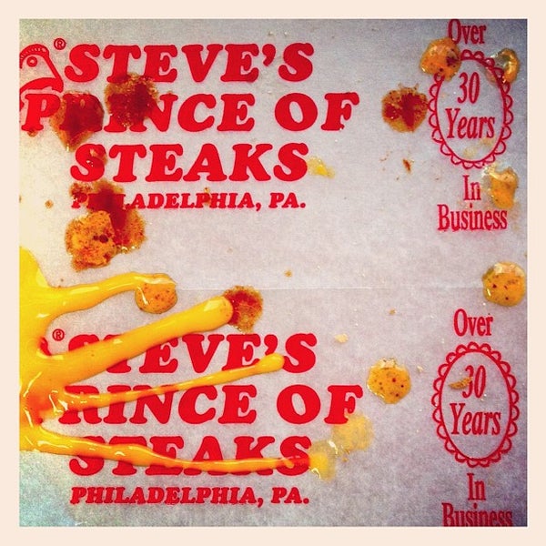 Foto scattata a Steve&#39;s Prince of Steaks da Andy Y. il 8/25/2012