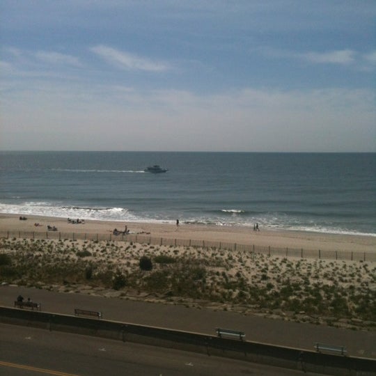 รูปภาพถ่ายที่ Cape May Ocean Club Hotel โดย Matt M. เมื่อ 5/20/2012