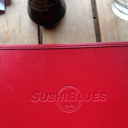 Снимок сделан в Sushi Blues Cafe пользователем Jessica W. 7/16/2012