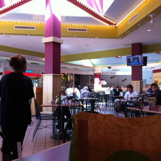 รูปภาพถ่ายที่ Marketplace Mall โดย Jack S. เมื่อ 8/19/2012