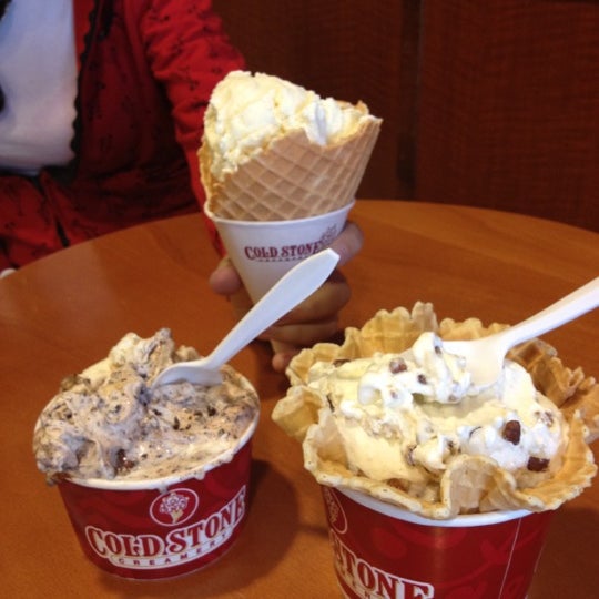 Photo taken at Cold Stone Creamery by razz c. on 5/4/2012