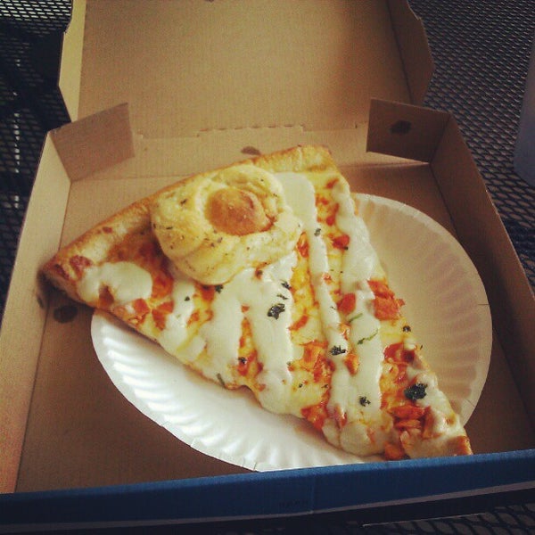 4/9/2012에 Ben B.님이 Panino&#39;s Pizza &amp; Grill에서 찍은 사진