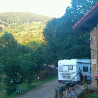 Foto tirada no(a) Camping El Cares Picos de Europa por Ivan L. em 8/9/2012