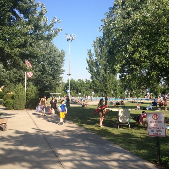 Palisades Park Swim Club Bergen에서 수영장일에서의 사진