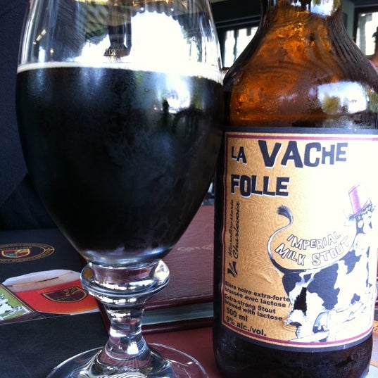 Photo taken at Saint-Pub - Microbrasserie Charlevoix by Benoit G. on 6/10/2012