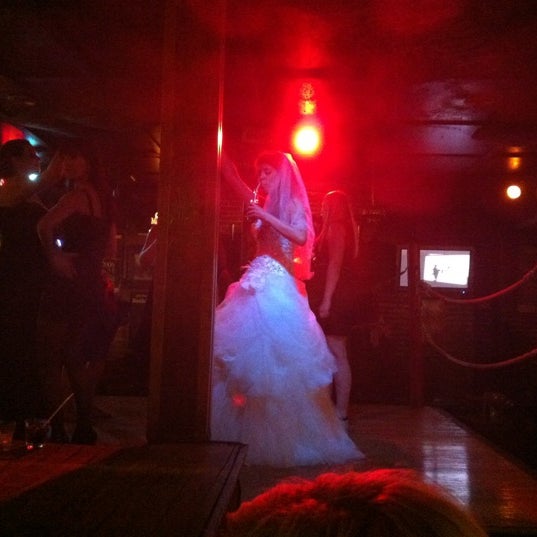รูปภาพถ่ายที่ Harley Saloon โดย Lucy เมื่อ 8/19/2012