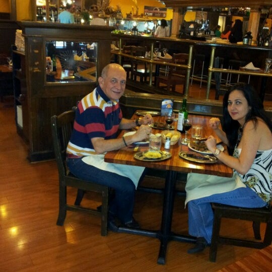Foto diambil di The Knife Restaurant Argentinian Steakhouse oleh Oscar H. pada 6/16/2012