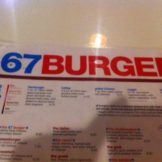 3/6/2012 tarihinde Jose S.ziyaretçi tarafından 67 Burger'de çekilen fotoğraf