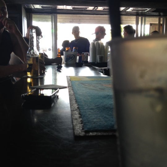 Das Foto wurde bei Dirty Blondes Sport Bar von Vince L. am 6/23/2012 aufgenommen