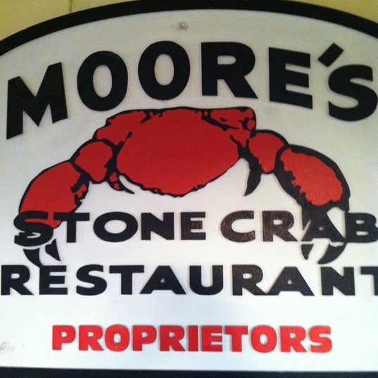 Foto tirada no(a) Moore&#39;s Stone Crab Restautant por Jennifer A. em 7/22/2012