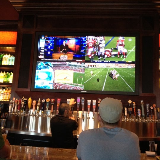 Photo taken at BJ&#39;s Restaurant &amp; Brewhouse by Travis C. on 9/9/2012