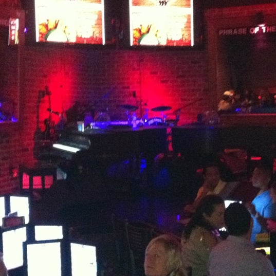 Photo taken at Bobby McKey&#39;s Dueling Piano Bar by Leslie Y. on 8/12/2012