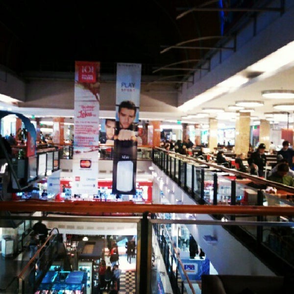 รูปภาพถ่ายที่ Patio Olmos Shopping โดย César D. เมื่อ 6/15/2012