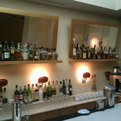 Foto diambil di O&amp;B Athens All Day Bar Restaurant oleh Vangelis L. pada 5/12/2012