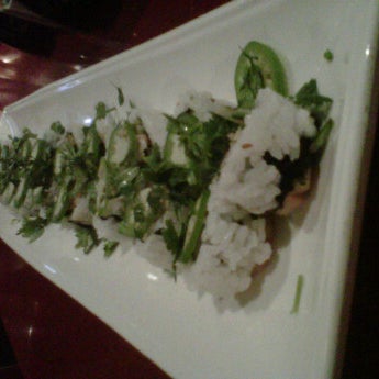 Photo prise au Tabu Sushi Bar &amp; Grill par Christopher N. le6/15/2012