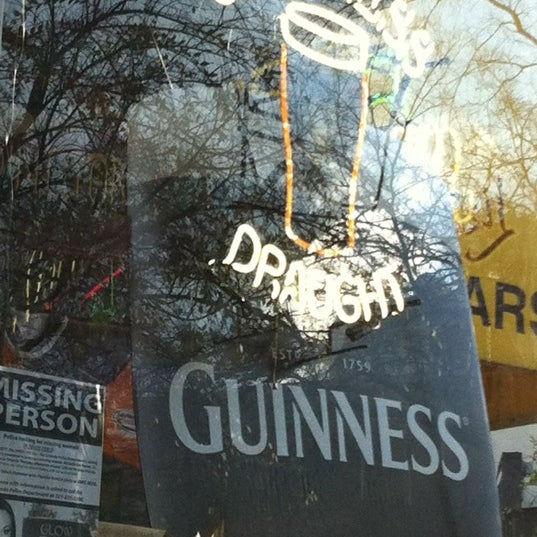 Foto scattata a Lizzy McCormack&#39;s Irish Bar da Christopher R. il 3/15/2012