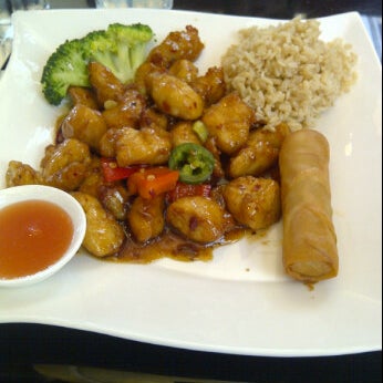 Снимок сделан в Yao Restaurant &amp; Bar Downtown пользователем Dylan L. 5/3/2012