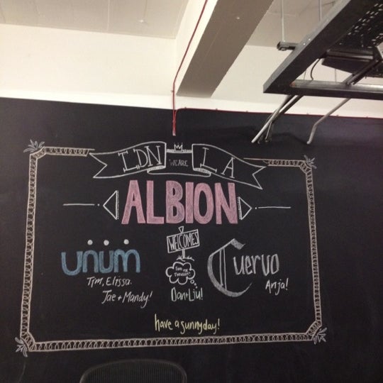 รูปภาพถ่ายที่ Albion โดย Julie-Laure C. เมื่อ 6/20/2012