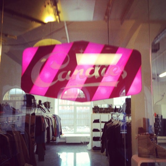 4/29/2012에 Kira I.님이 Banya Concept Store에서 찍은 사진