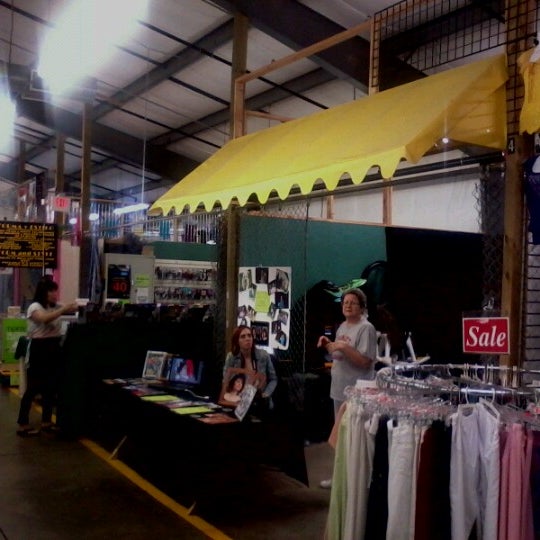 รูปภาพถ่ายที่ Pendergrass Flea Market โดย Bill C. เมื่อ 9/1/2012