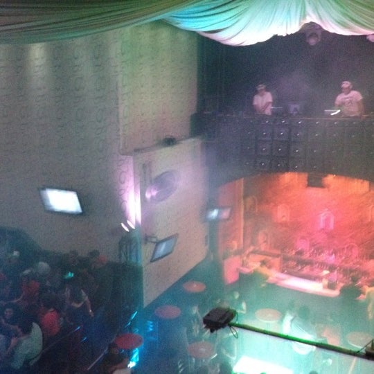 Foto tomada en La Condesa Bar &amp; Club  por Anthony L. el 6/14/2012