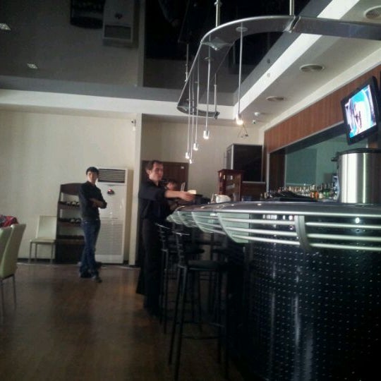 Foto tirada no(a) Center Bar por Timur M. em 3/23/2012