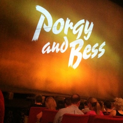 รูปภาพถ่ายที่ Porgy &amp; Bess on Broadway โดย Helen L. เมื่อ 8/9/2012