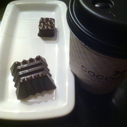 รูปภาพถ่ายที่ Cocoa Bar โดย Andy R. เมื่อ 2/27/2012