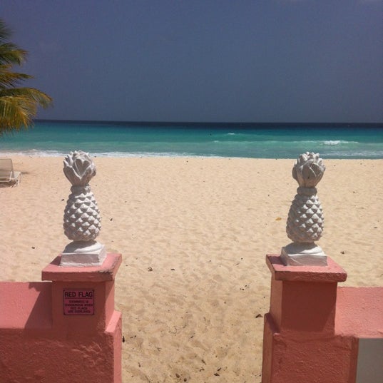 รูปภาพถ่ายที่ Southern Palms Beach Club โดย Sylvia B. เมื่อ 5/12/2012