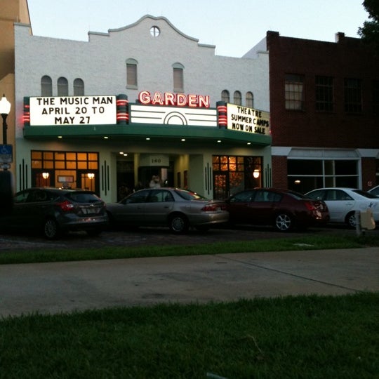 Foto tirada no(a) Garden Theatre por John M. em 5/27/2012