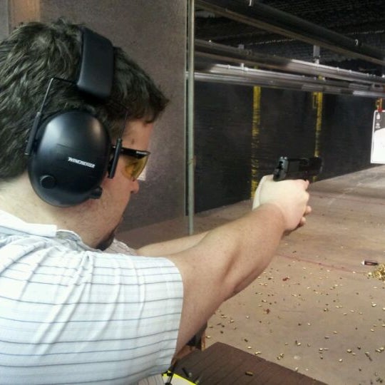 Foto tirada no(a) DFW Gun Range and Training Center por Ryan W. em 3/6/2012