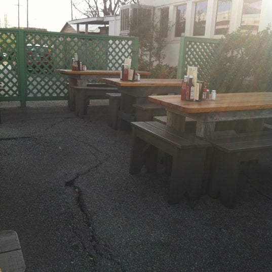 รูปภาพถ่ายที่ Josephine Street Cafe โดย Josie เมื่อ 3/13/2012