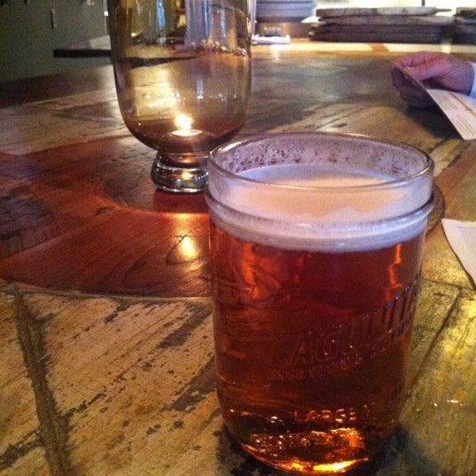 4/7/2012 tarihinde Martha S.ziyaretçi tarafından Minglewood Tavern'de çekilen fotoğraf