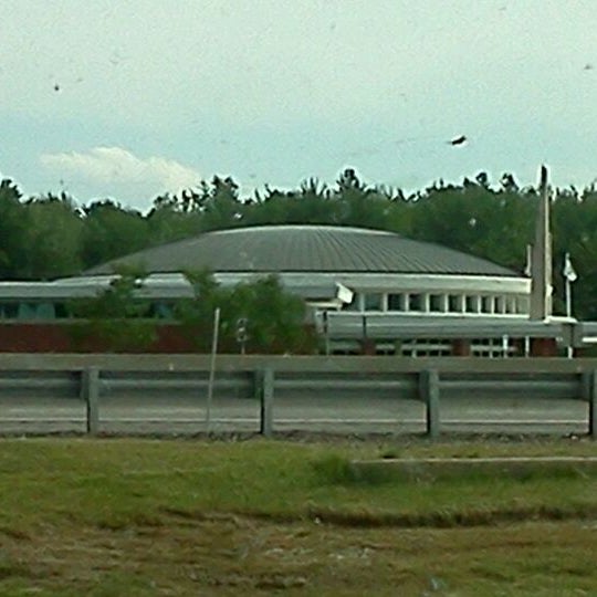 Photo taken at Middle Ridge Service Plaza (Westbound) by Brian G. on 5/30/2012