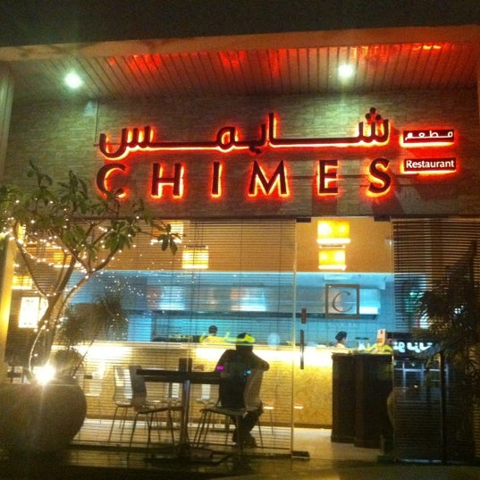 Foto tirada no(a) Chimes Far Eastern Cusine por Aida W em 8/12/2012