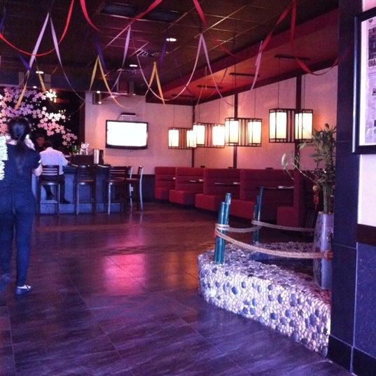 5/28/2012 tarihinde Heather L.ziyaretçi tarafından Nanami Sushi Bar &amp; Grill'de çekilen fotoğraf