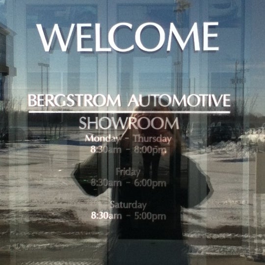 2/11/2012에 Kari S.님이 Bergstrom Toyota Scion of Oshkosh에서 찍은 사진