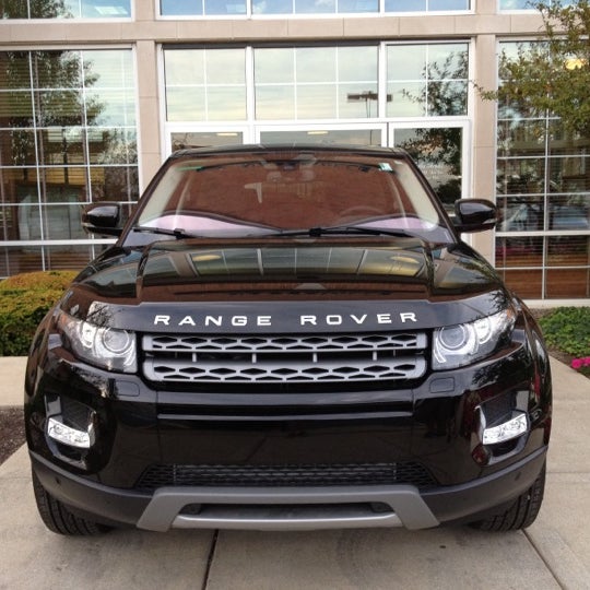 รูปภาพถ่ายที่ Jaguar / Land Rover โดย Jennifer N. เมื่อ 8/19/2012