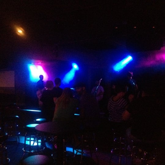 Foto tomada en The Auricle - Venue &amp; Bar  por Mike M. el 6/22/2012
