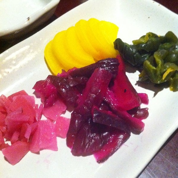 รูปภาพถ่ายที่ Mikaku Restaurant โดย Gilbert L. เมื่อ 4/6/2012