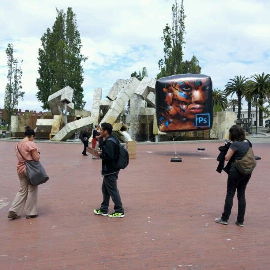 Foto diambil di Adobe #HuntSF at Justin Herman Plaza oleh miniclubmoose pada 4/23/2012