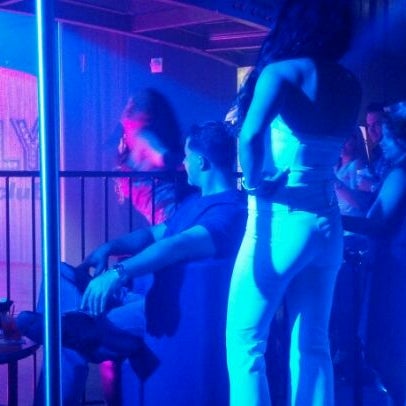 6/11/2012에 Steve B.님이 Ivan Kane&#39;s Royal Jelly Burlesque Nightclub에서 찍은 사진